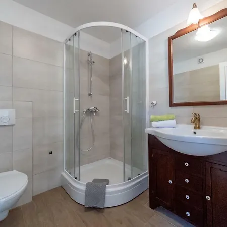 Vacation Santa Eufemia Sutomiscica