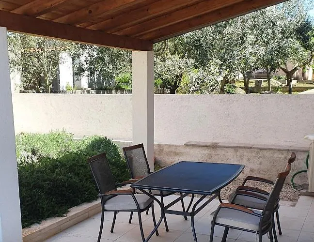 Vacation Santa Eufemia فيلة Sutomiscica