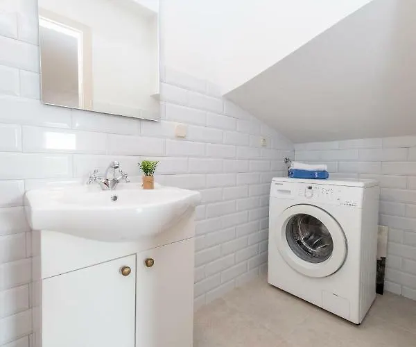 Vacation Santa Eufemia Sutomiscica