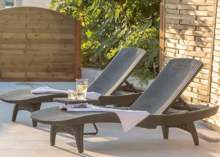 Vacation Santa Eufemia * Sutomiscica