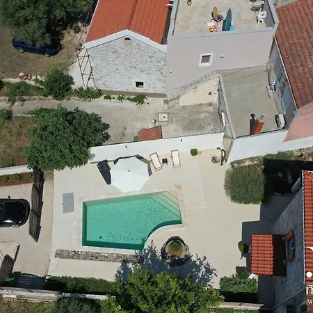 Vila Vacation Santa Eufemia Sutomiscica