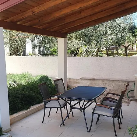 Vacation Santa Eufemia Vila Sutomiscica