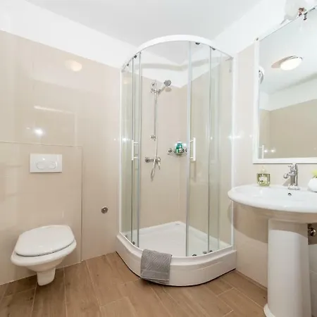 Vila Vacation Santa Eufemia *